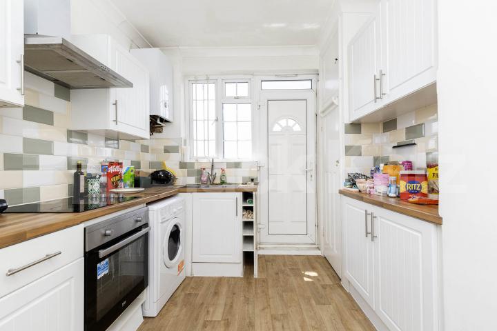 			3 Bedroom, 2 bath, 1 reception Apartment			 Dukes Avenue, Chiswick